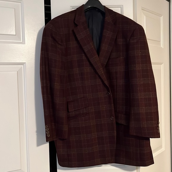 Paul Fredrick 100% wool suit jacket. Burgundy houndstooth. Size 46R